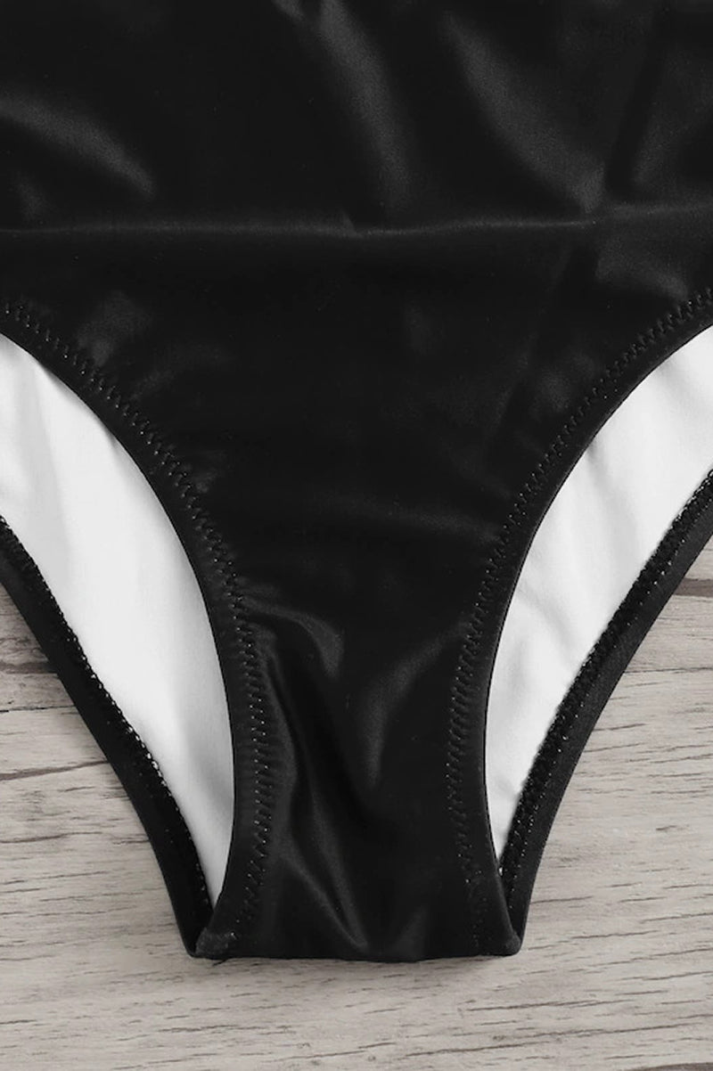 Bañador de una pieza a rayas y cuello halter