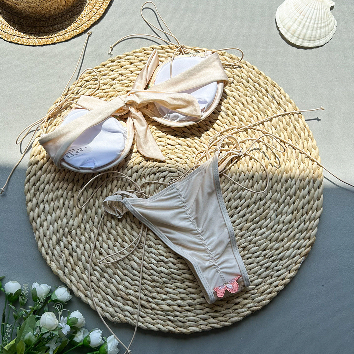 Bañador con bordado y abertura