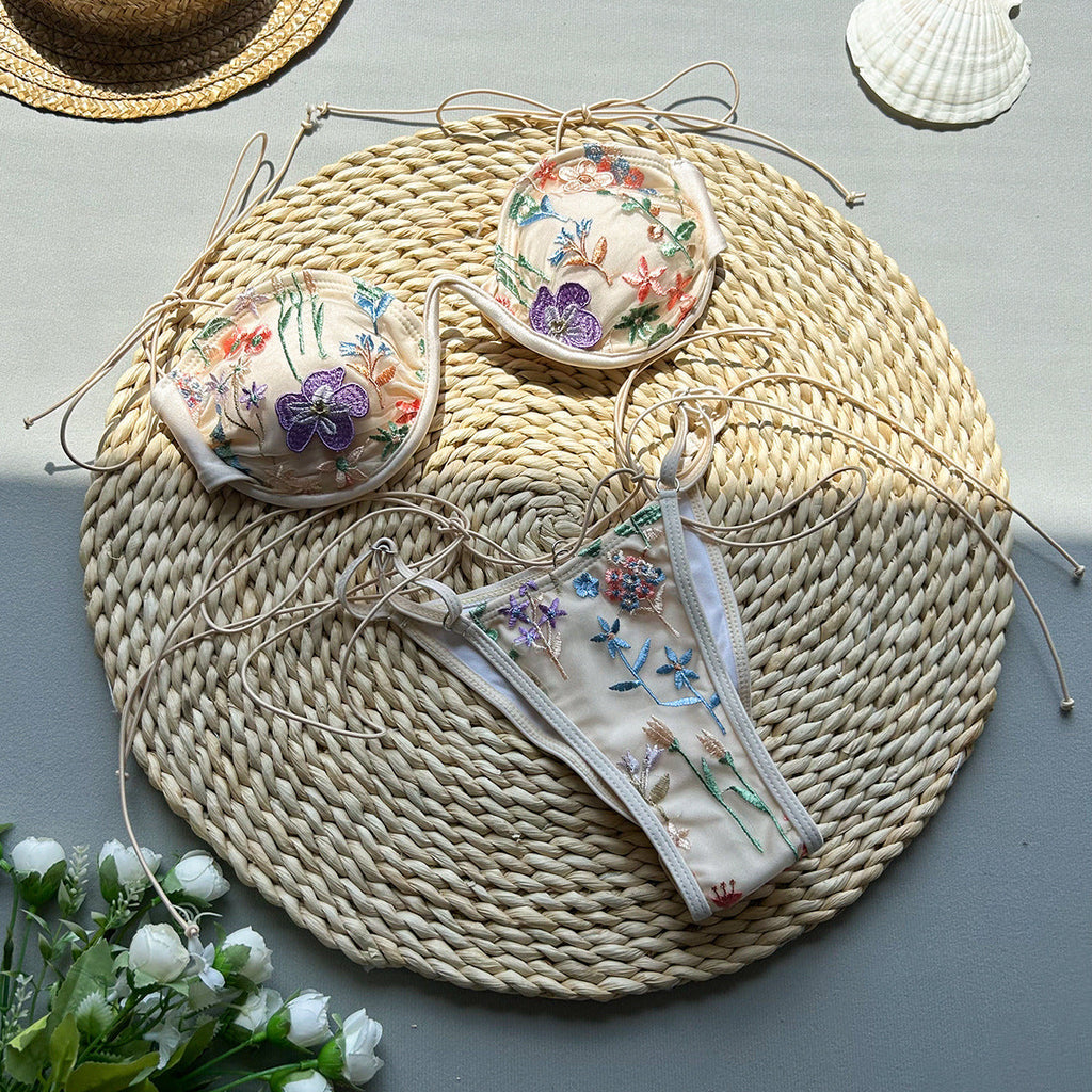 Bañador con bordado y abertura